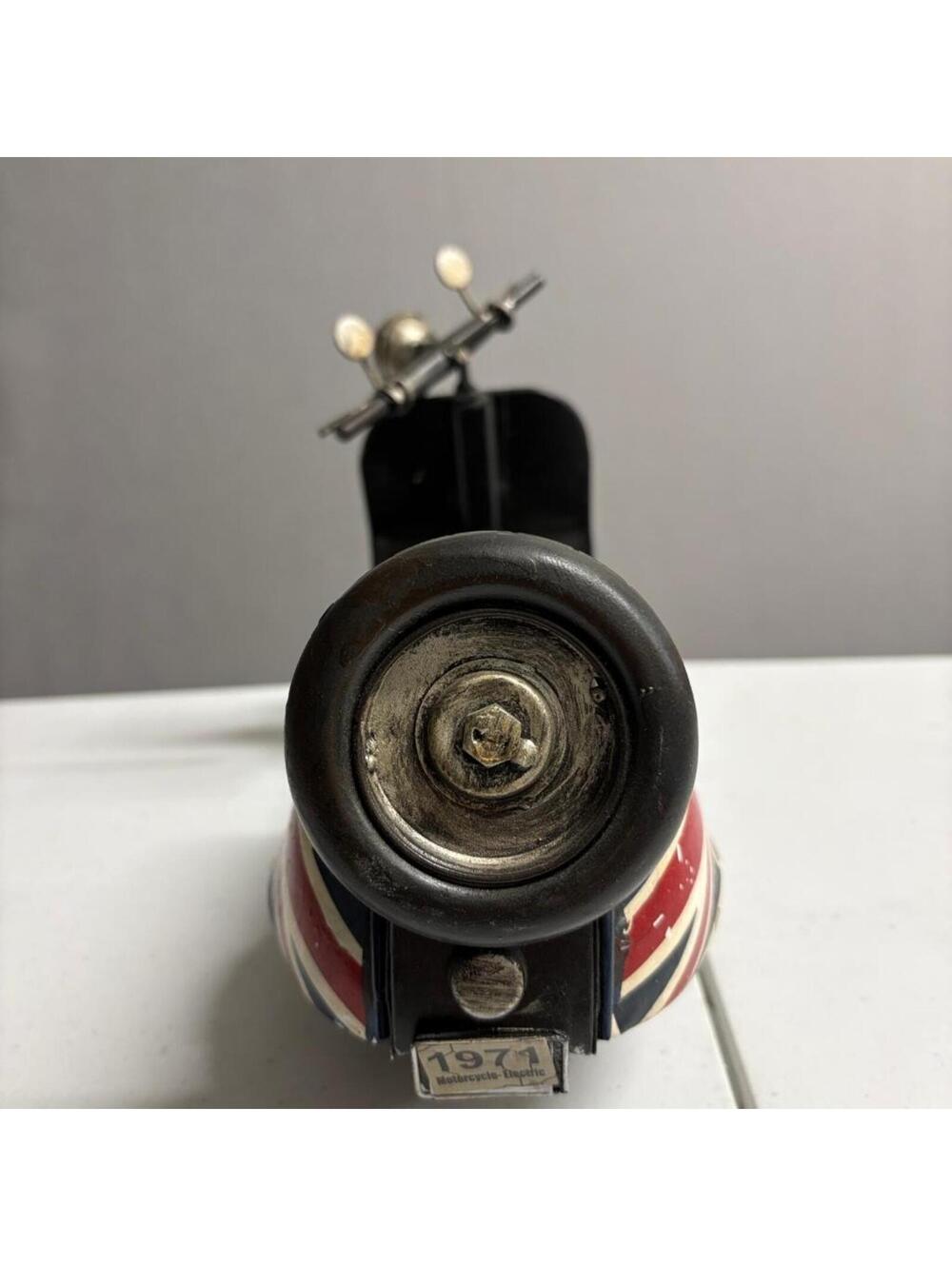 Vintage Metal Vespa Scooter Model Union Jack British Flag Decorative Figurine - Picture 5 of 12